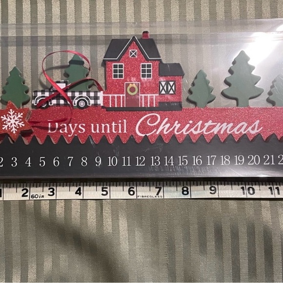 Set of 2 Festive Christmas Countdown Calendar with Red and Green Accents - Picture 2 of 9